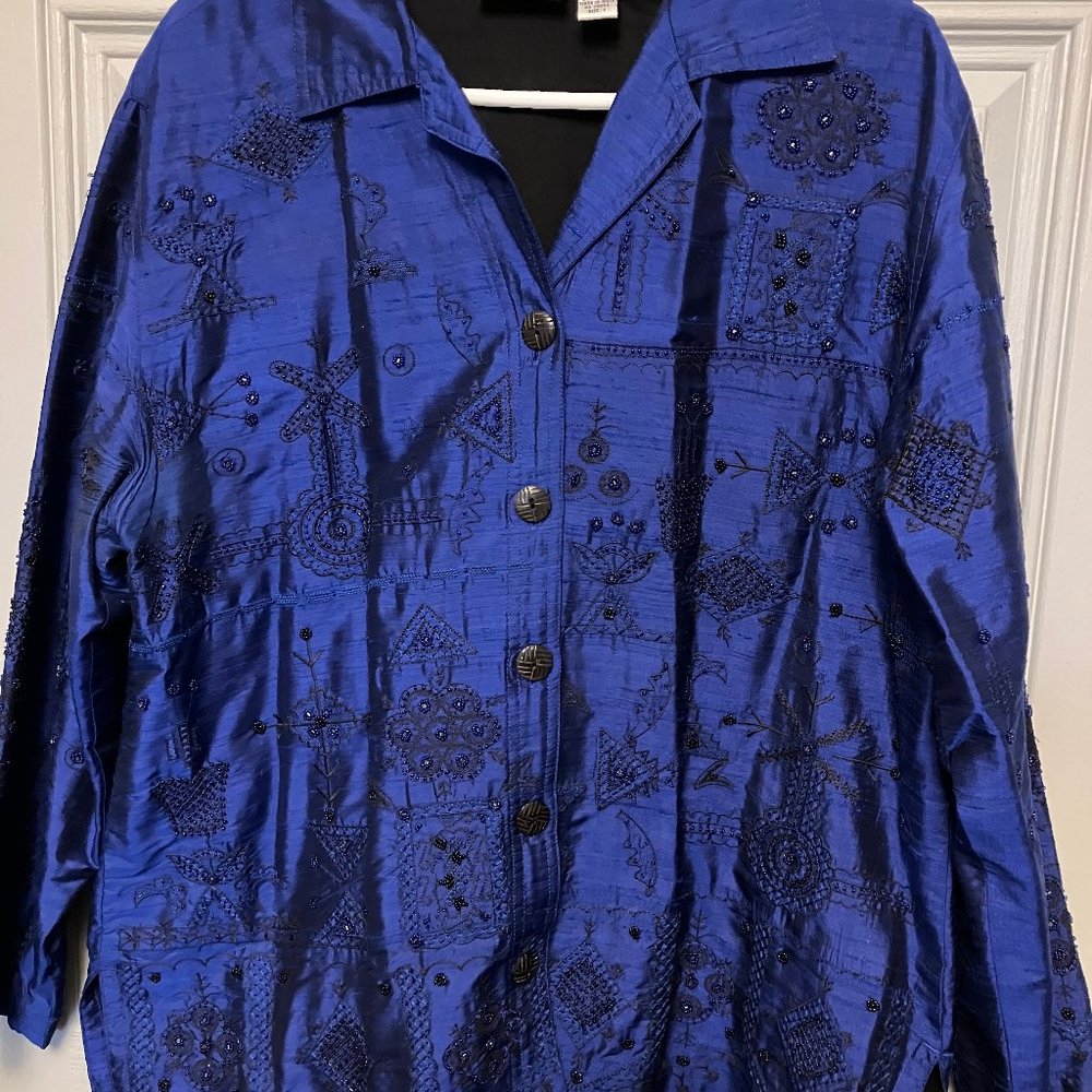 WOMEN'S BEAUTIFUL ROYAL BLUE SATIN DRESS JACKET IN SIZE 18